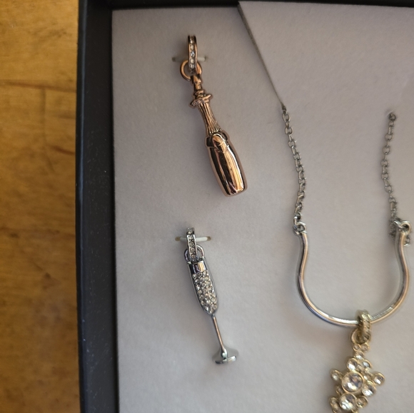 NEW original box White House Black Marker charm necklace. - Picture 6 of 7